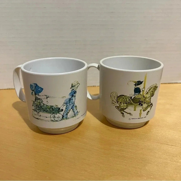 American Greetings 1972 Plastic Holly Hobbie Mugs Cups Lot Of 2 - Picture 5 of 14